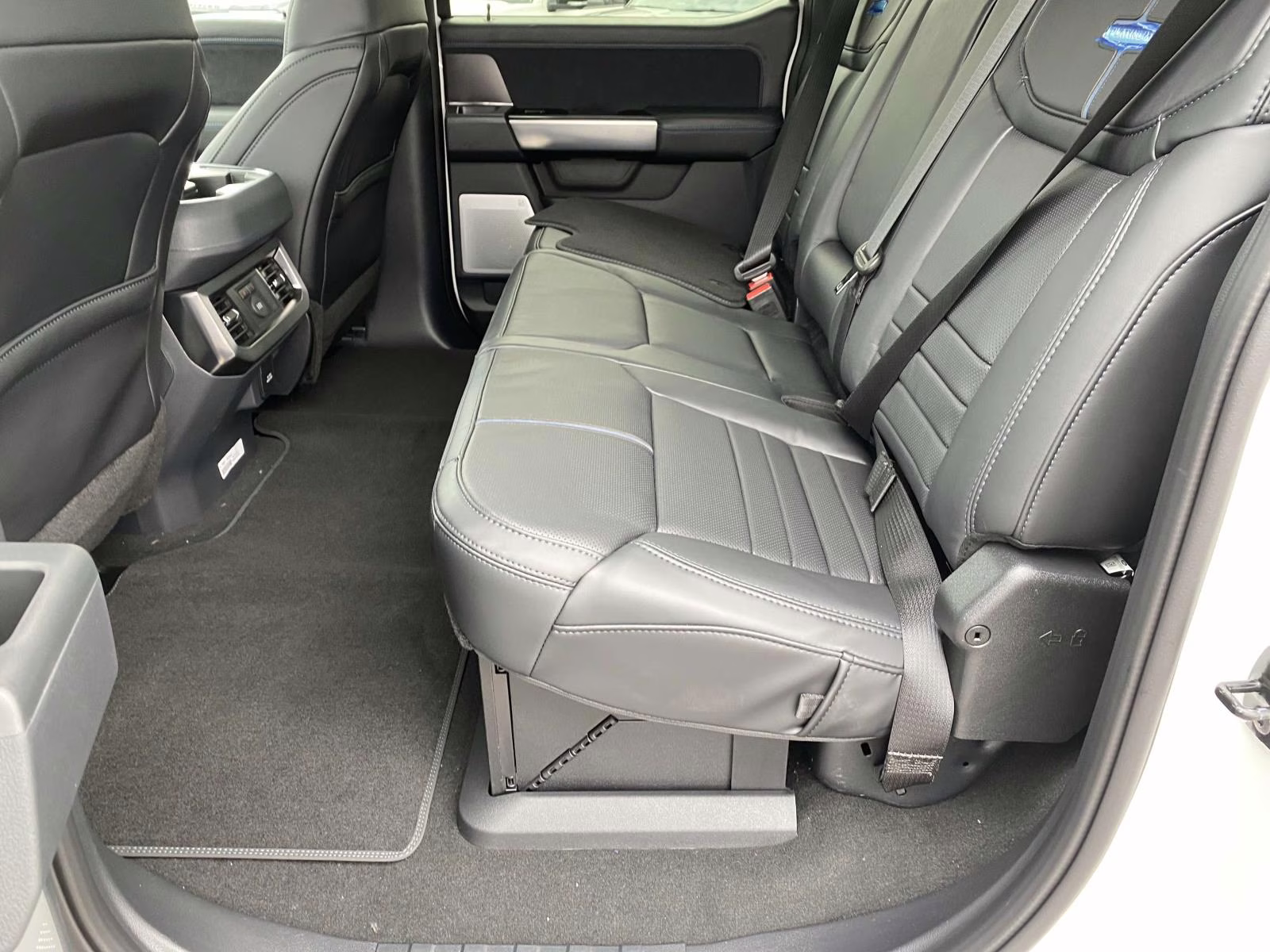 2026 Star White Metallic Tri-Coat Ford Super Duty F-250 SRW Platinum 4X4 Truck