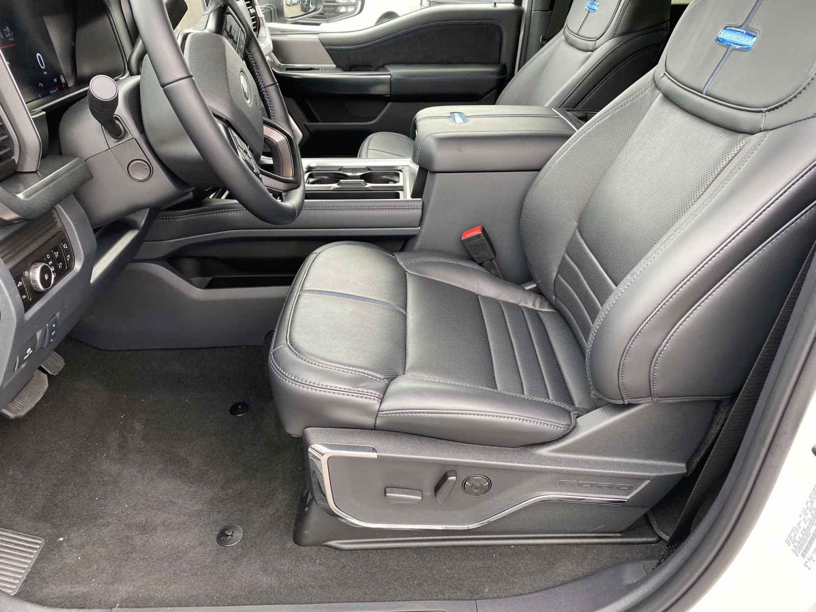 2026 Star White Metallic Tri-Coat Ford Super Duty F-250 SRW Platinum 4X4 Truck