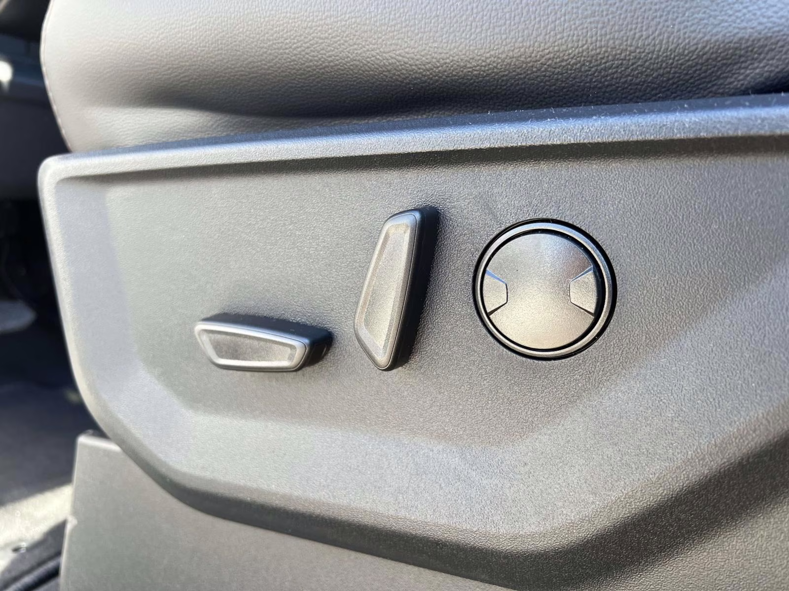 2026 Avalanche Ford Super Duty F-350 SRW Lariat 4X4 Truck