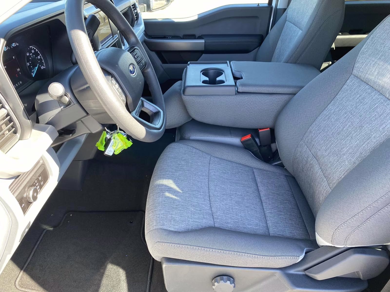 2026 Oxford White Ford Super Duty F-350 DRW XL 4X4 Truck