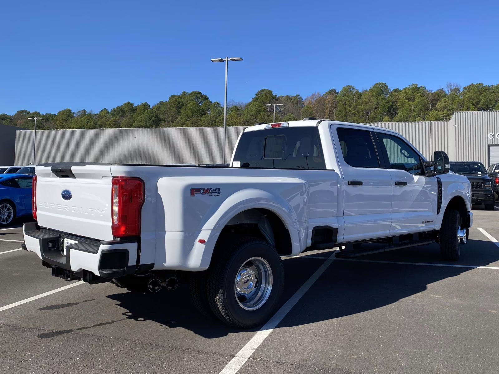 2026 Oxford White Ford Super Duty F-350 DRW XL 4X4 Truck