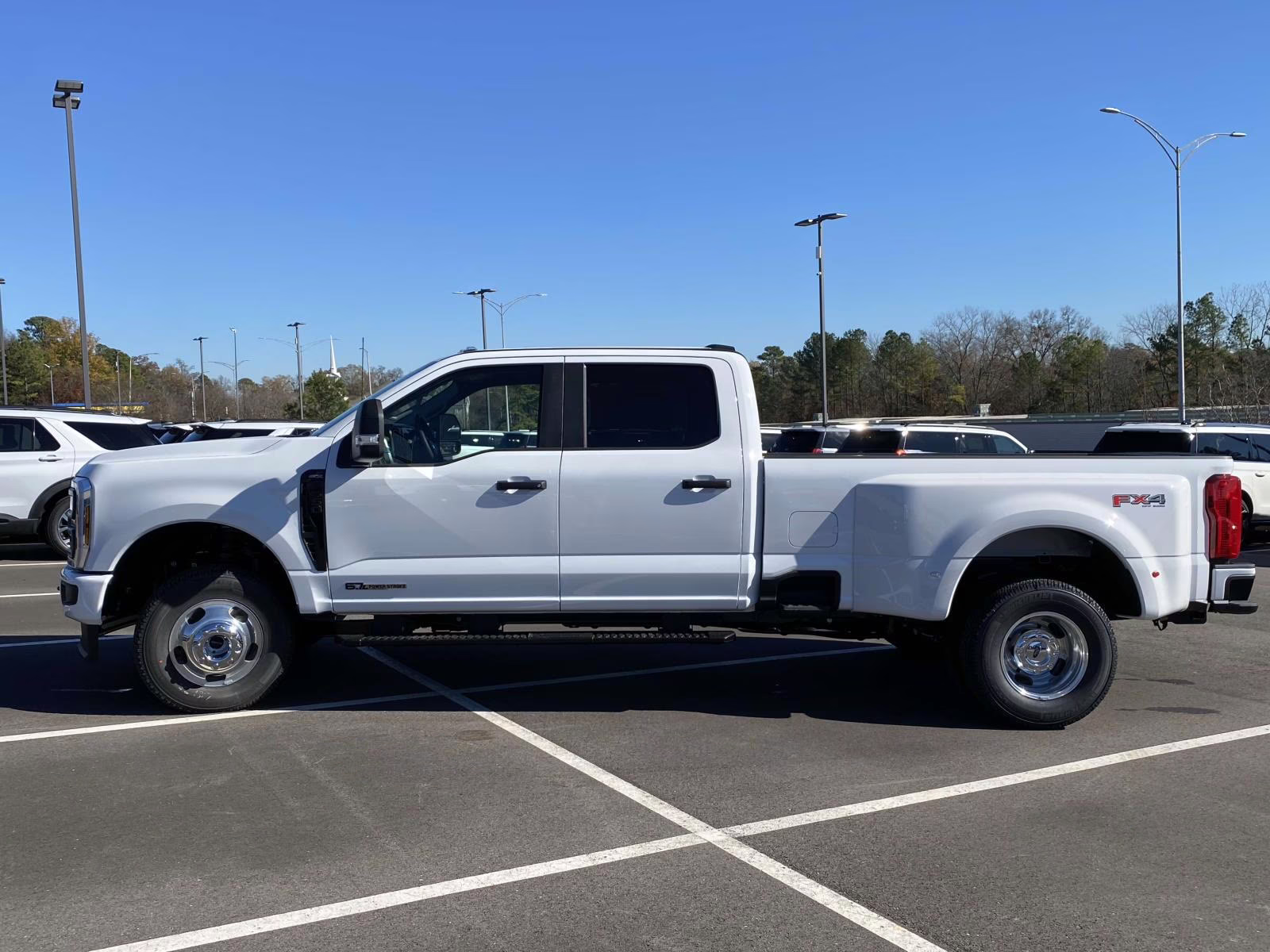2026 Oxford White Ford Super Duty F-350 DRW XL 4X4 Truck