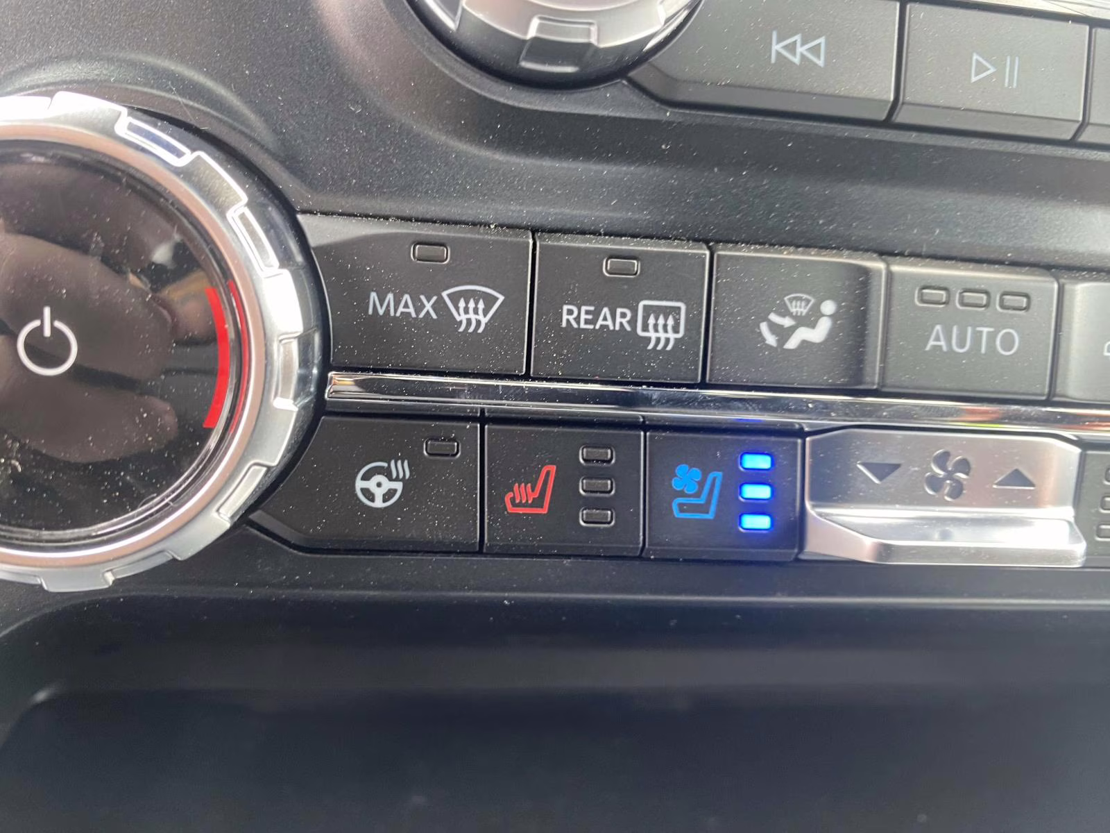 2025 White Metallic Ford F-150 Lariat 4X4 Truck