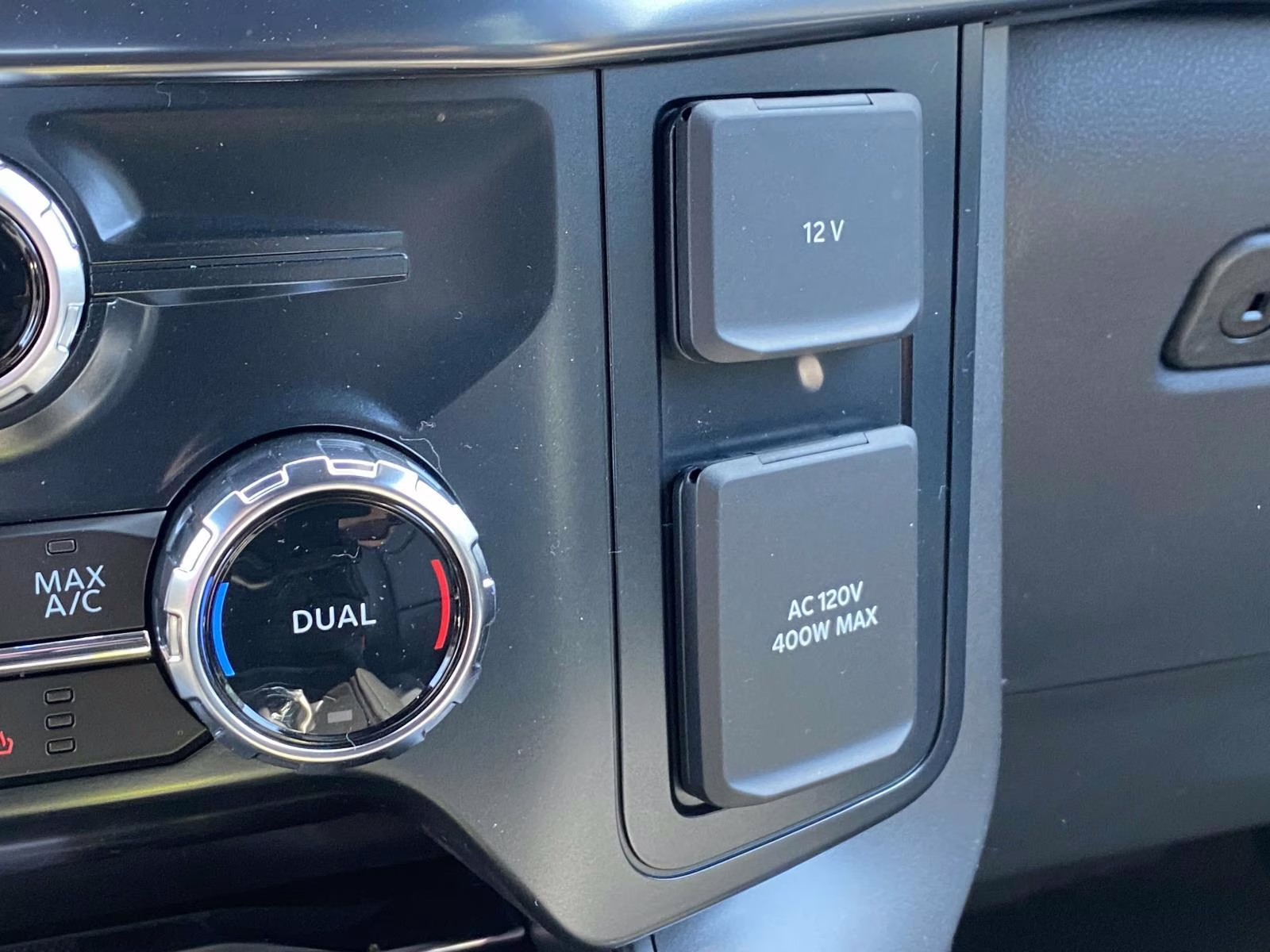 2025 Black Metallic Ford F-150 Lariat 4X4 Truck