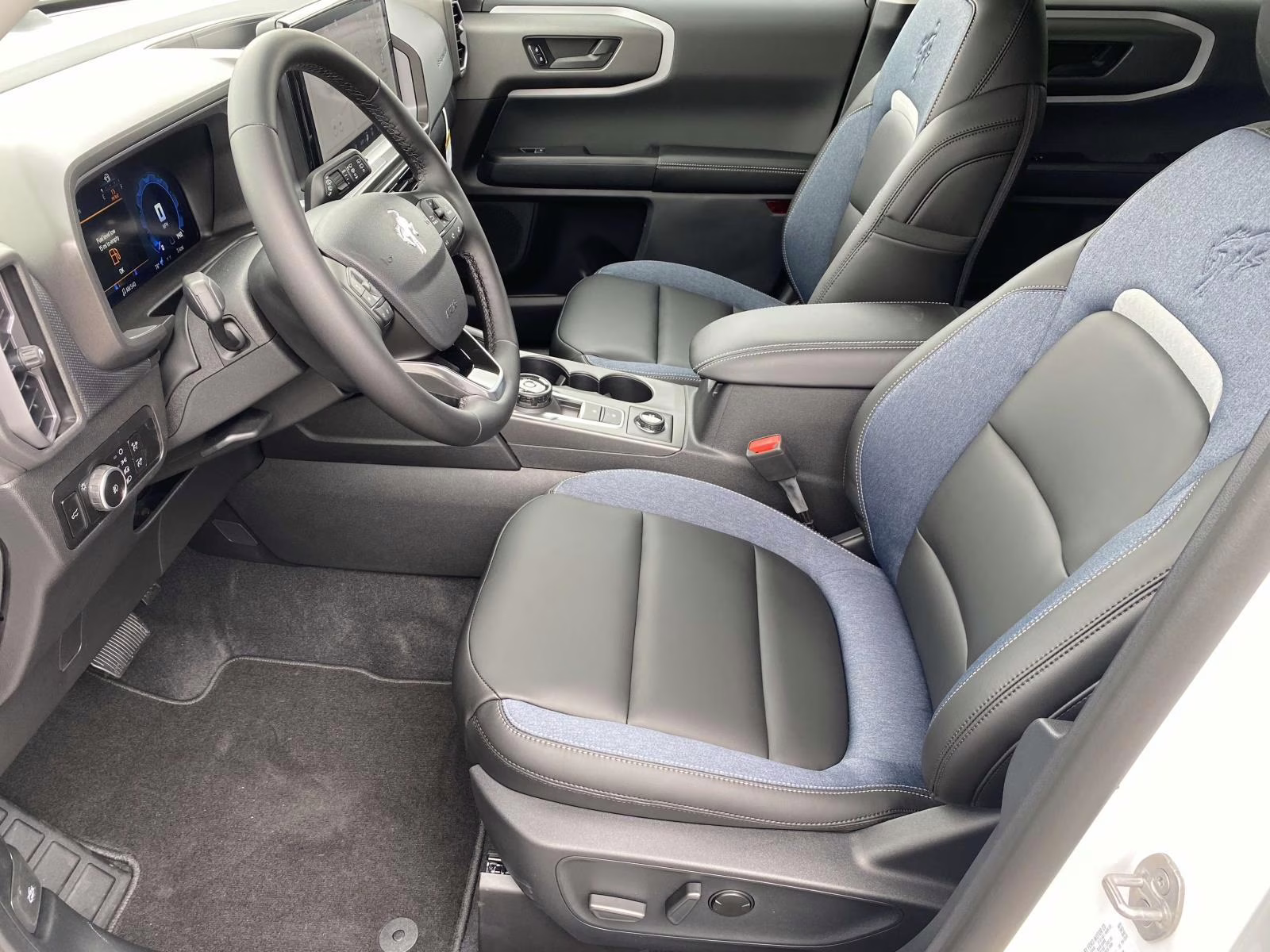 2025 Oxford White Ford Bronco Sport Outer Banks 4X4 SUV