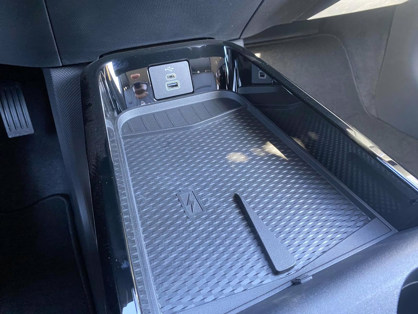 2025 Molten Magenta Metallic Tinted Clearcoat Ford Mustang Mach-E Premium RWD SUV