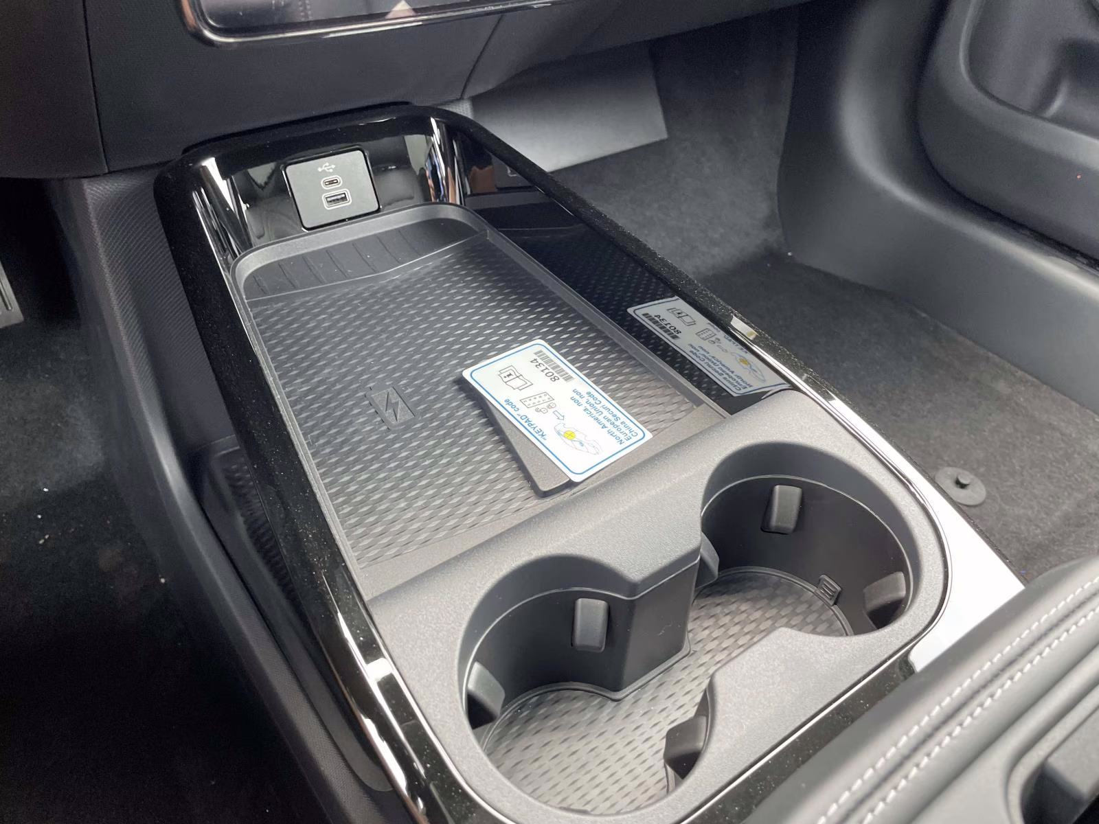 2025 Molten Magenta Metallic Tinted Clearcoat Ford Mustang Mach-E Premium RWD SUV