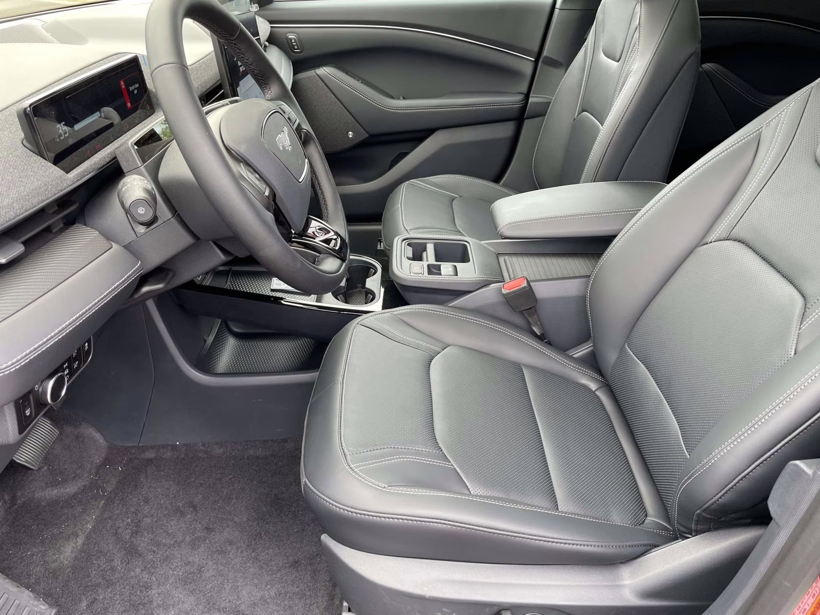 2025 Molten Magenta Metallic Tinted Clearcoat Ford Mustang Mach-E Premium RWD SUV