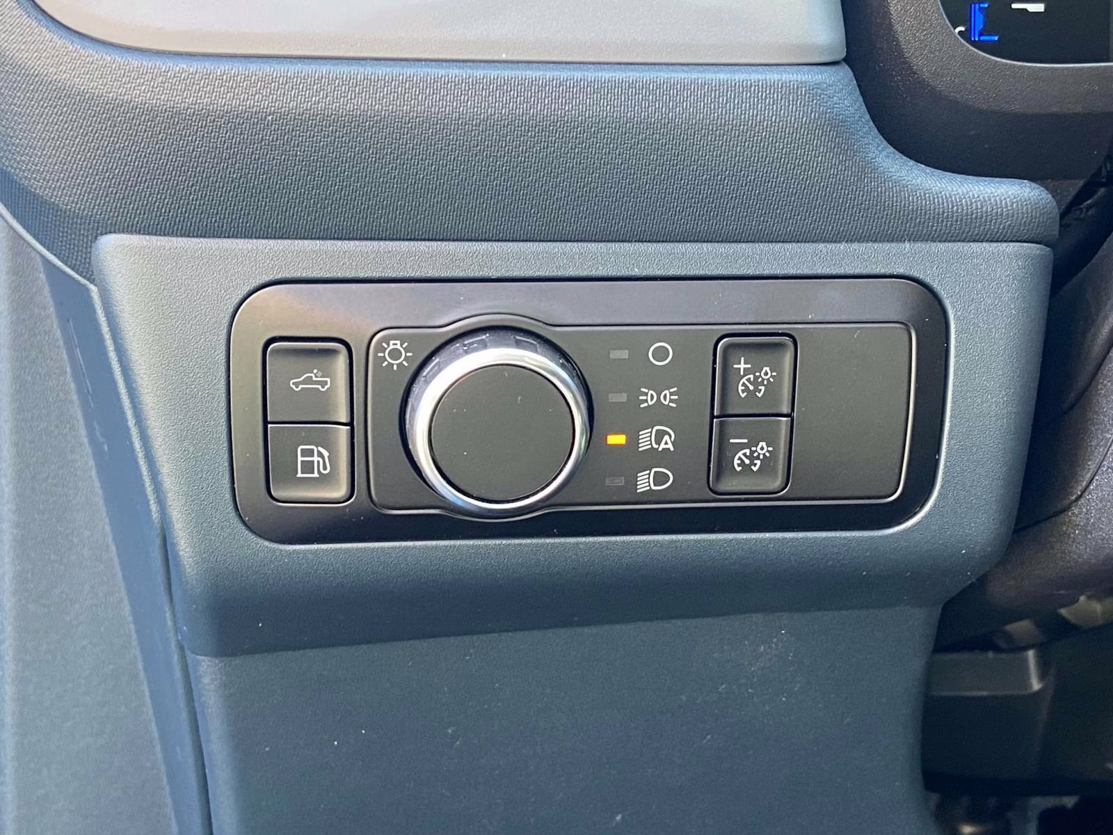 2025 Oxford White Ford Maverick XL FWD Truck