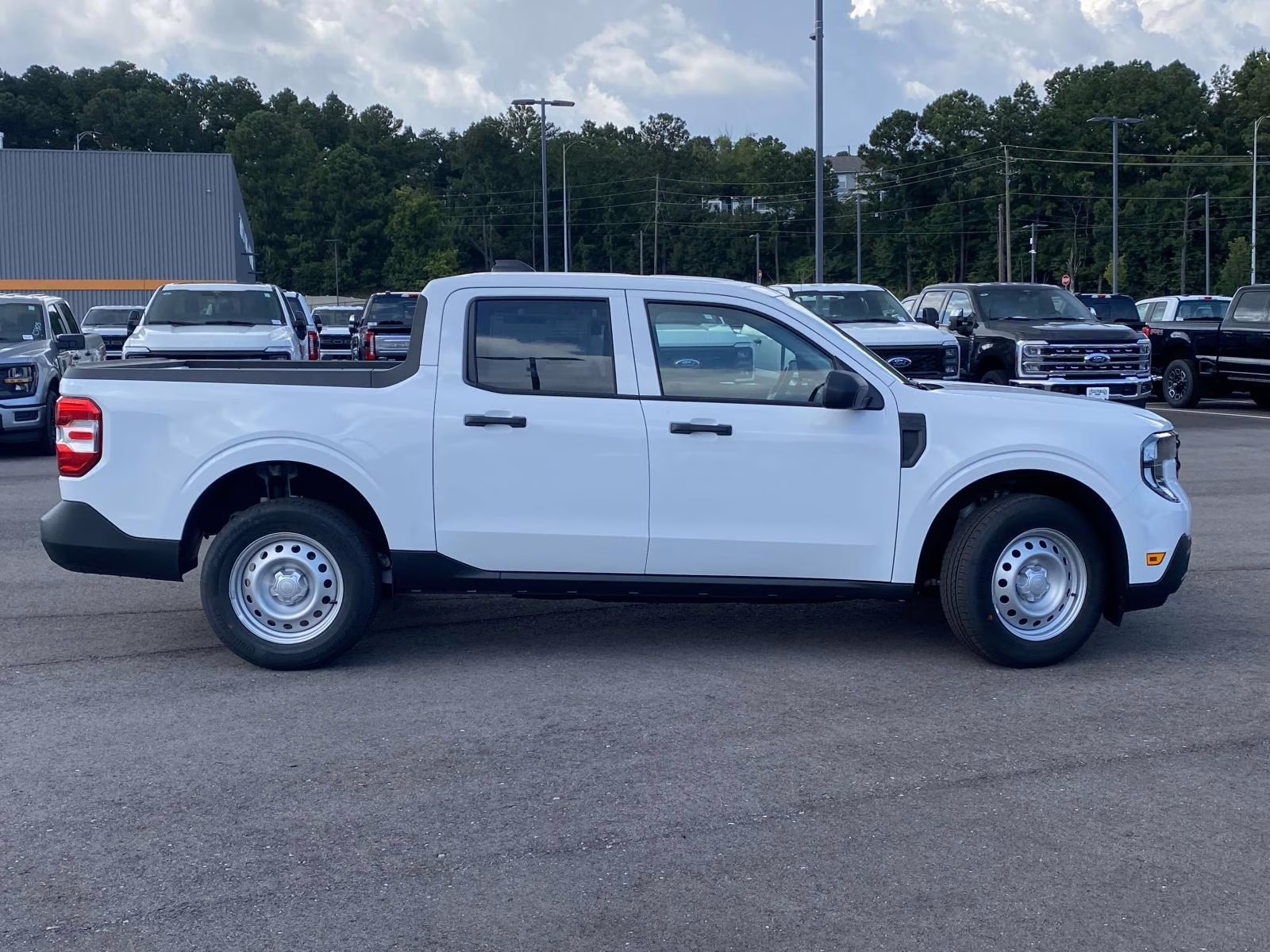 2025 Oxford White Ford Maverick XL FWD Truck