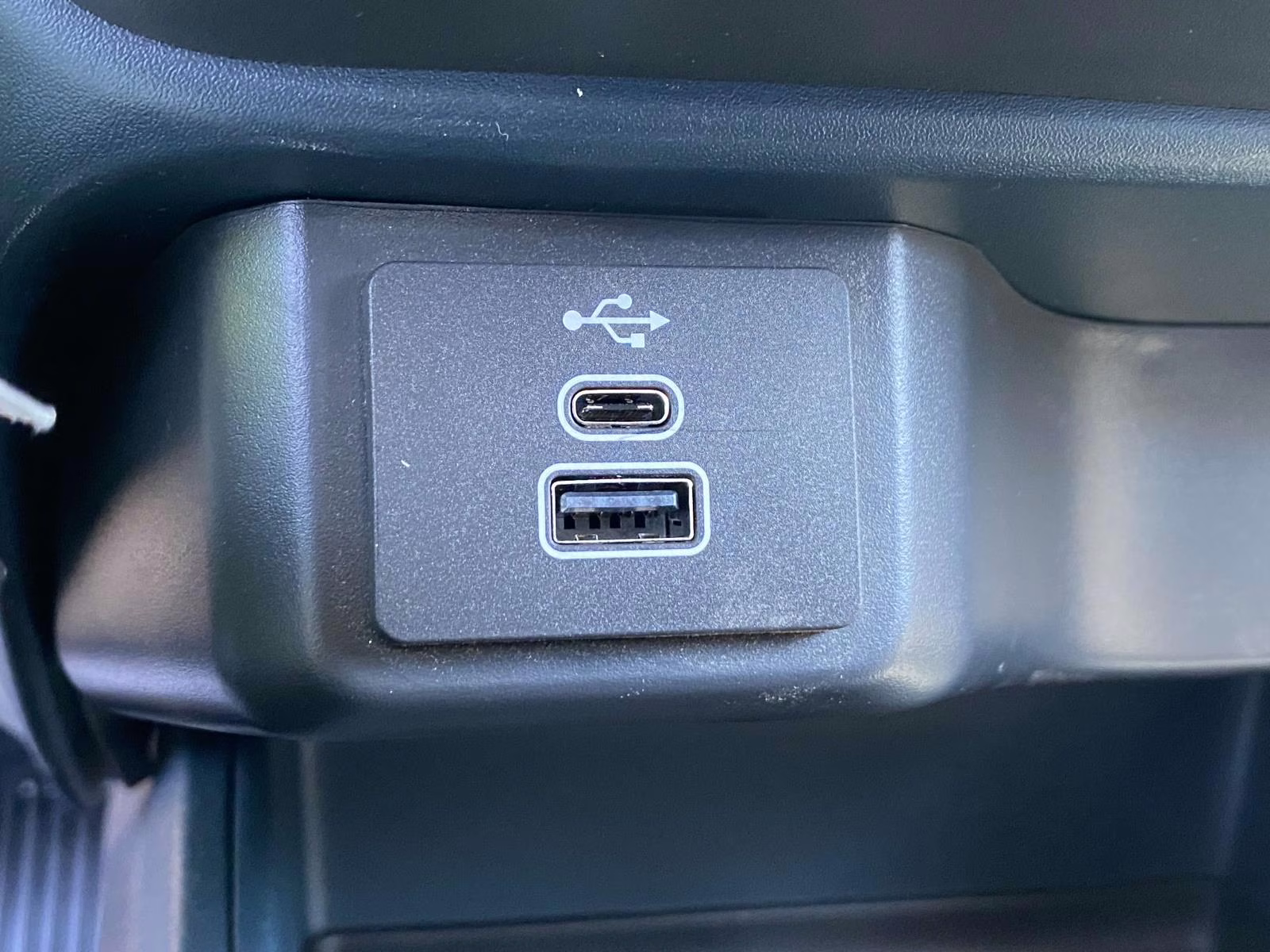 2025 Oxford White Ford Maverick XL FWD Truck