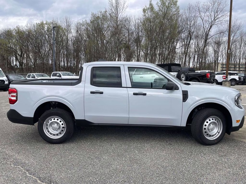 2026 White Metallic Ford Maverick XL FWD Truck