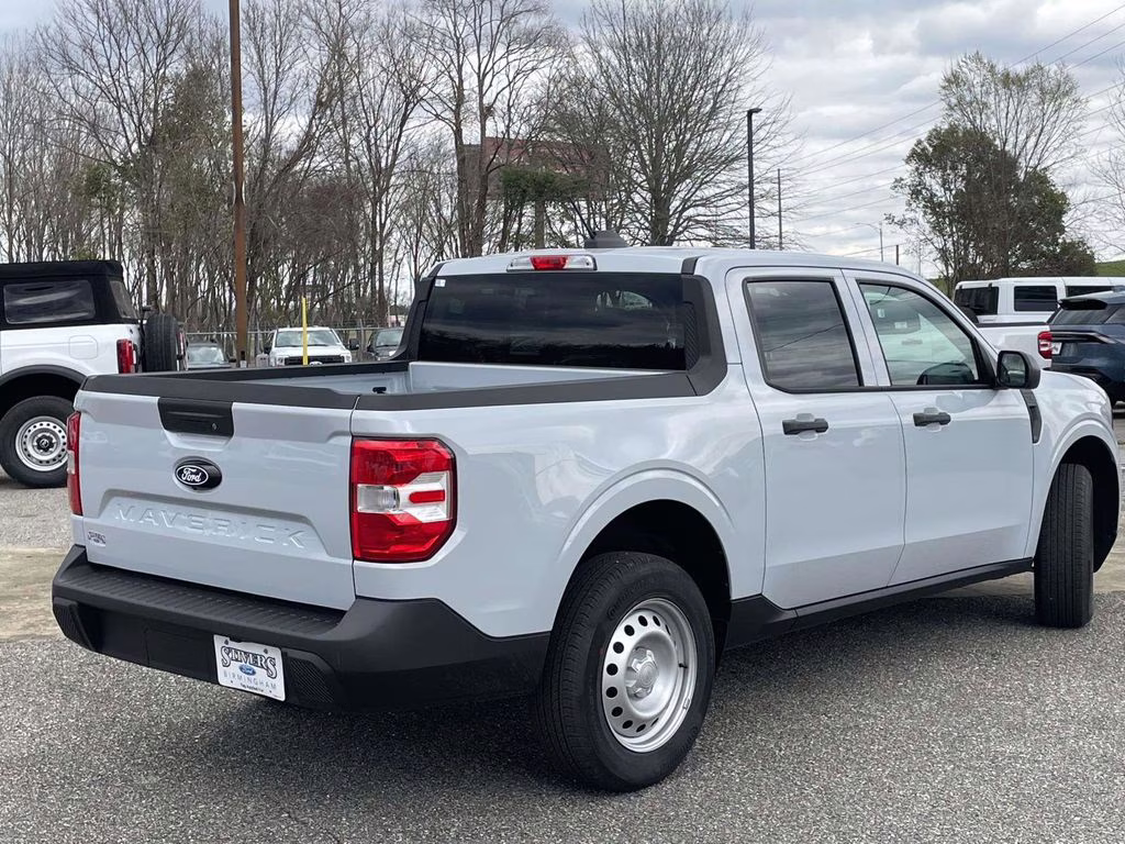 2026 White Metallic Ford Maverick XL FWD Truck