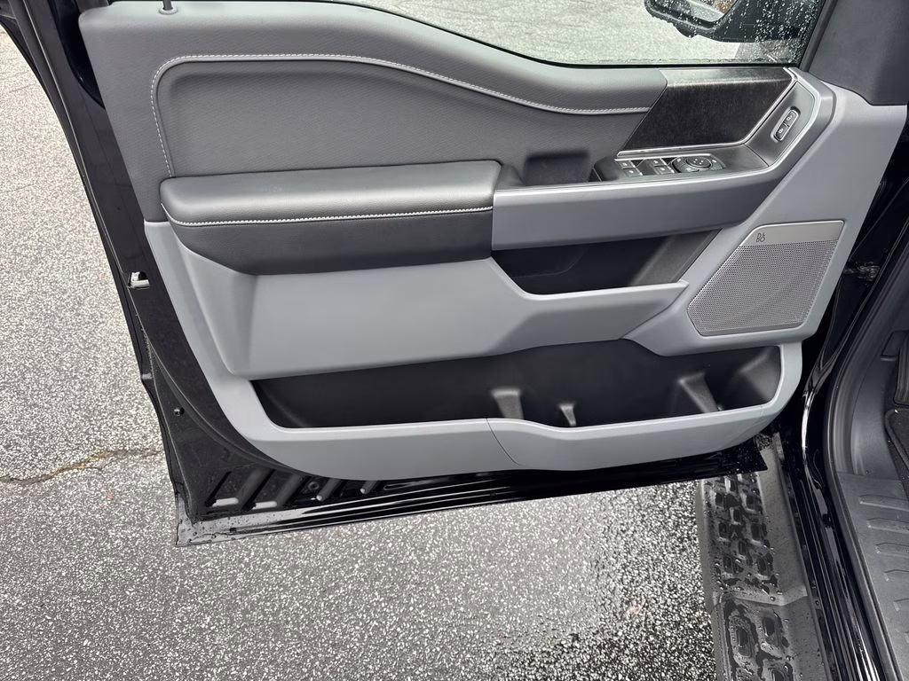 2025 Black Metallic Ford F-150 Lightning Flash AWD Truck