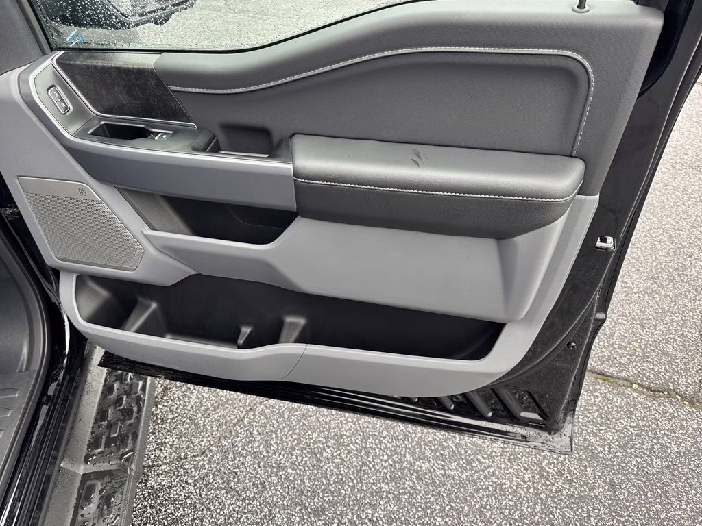 2025 Black Metallic Ford F-150 Lightning Flash AWD Truck