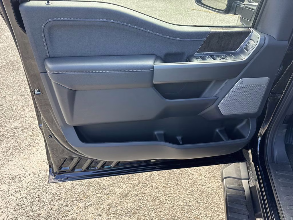 2026 Black Metallic Ford Super Duty F-250 SRW Lariat 4X4 Truck