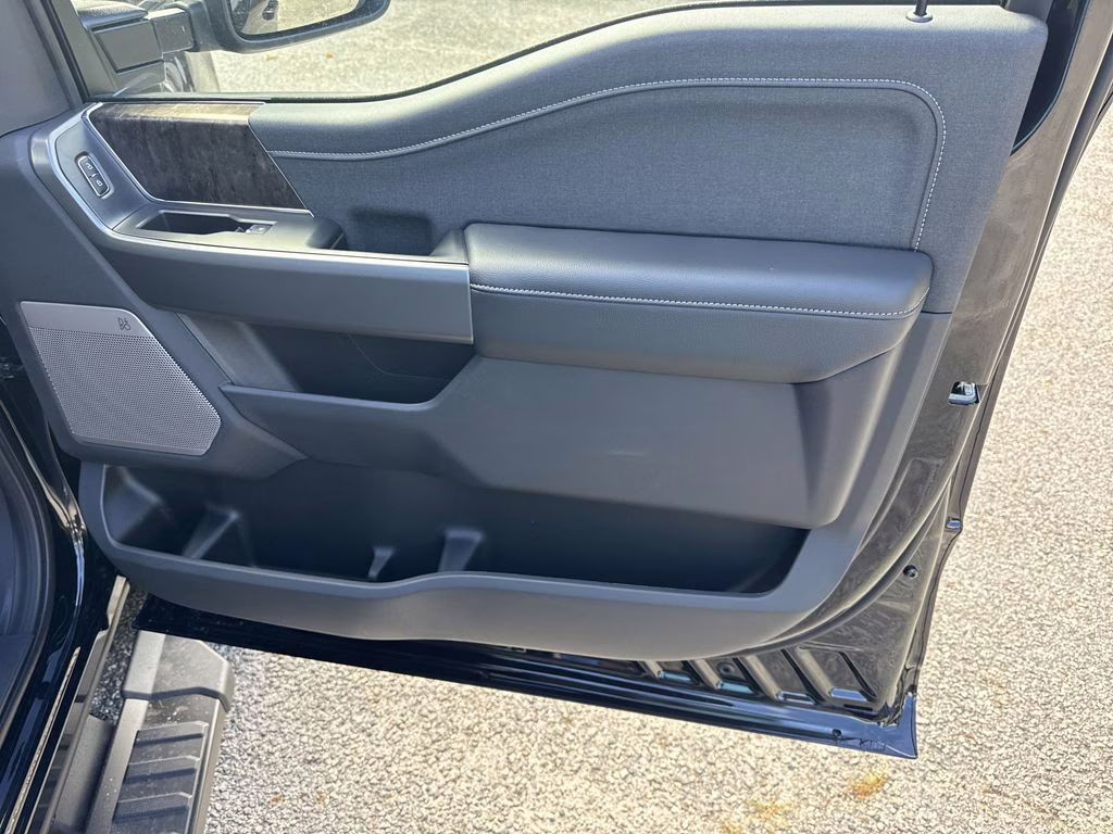 2026 Black Metallic Ford Super Duty F-250 SRW Lariat 4X4 Truck