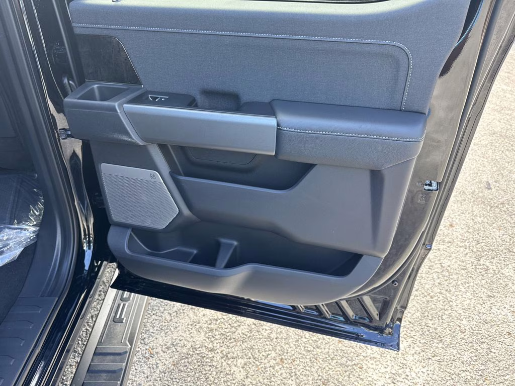 2026 Black Metallic Ford Super Duty F-250 SRW Lariat 4X4 Truck