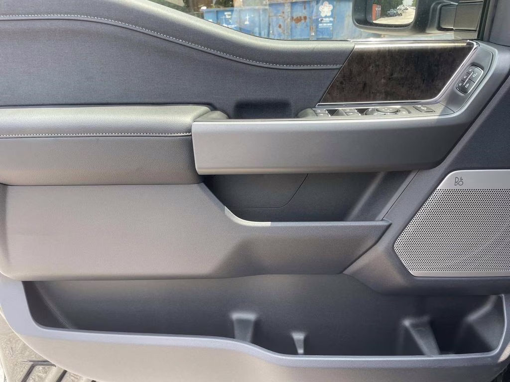 2025 Black Metallic Ford Super Duty F-350 SRW Lariat 4X4 Truck