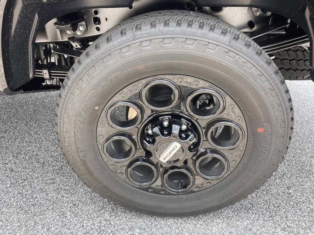 2025 Black Metallic Ford Super Duty F-350 SRW Lariat 4X4 Truck