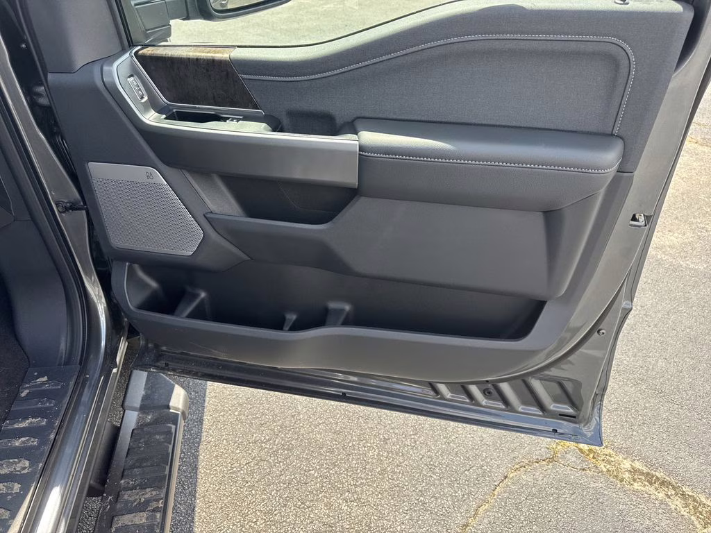 2026 Gray Metallic Ford Super Duty F-350 SRW Lariat 4X4 Truck