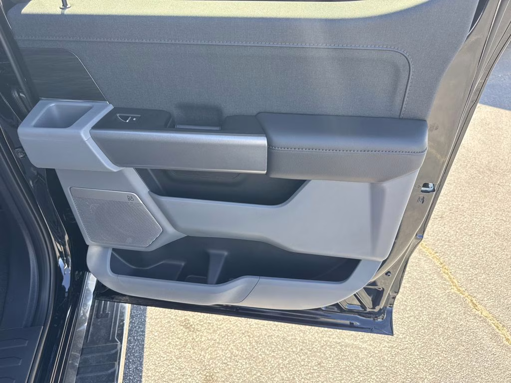 2025 Black Metallic Ford F-150 Lariat 4X4 Truck