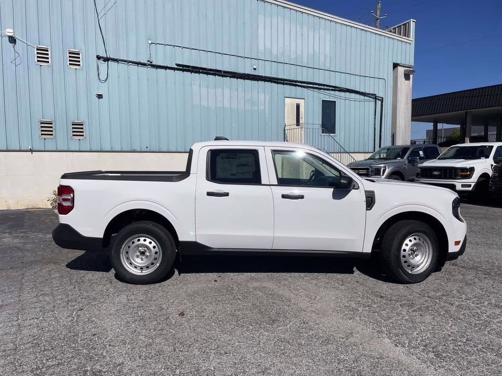 2025 Oxford White Ford Maverick XL FWD Truck