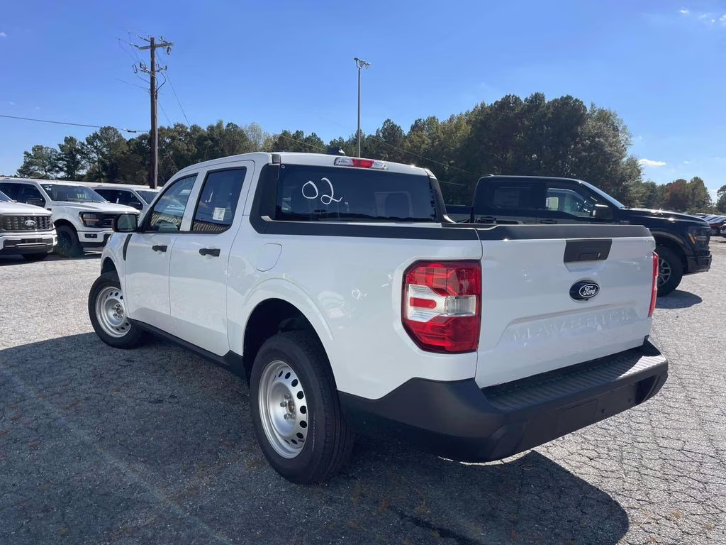 2025 Oxford White Ford Maverick XL FWD Truck