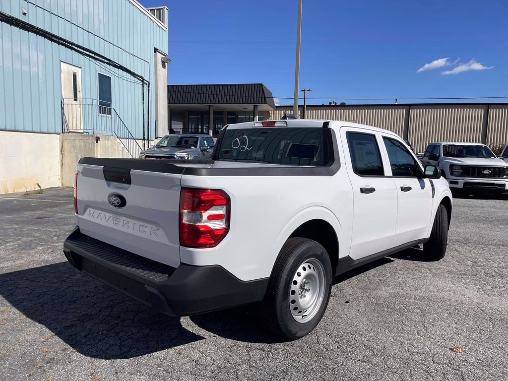2025 Oxford White Ford Maverick XL FWD Truck