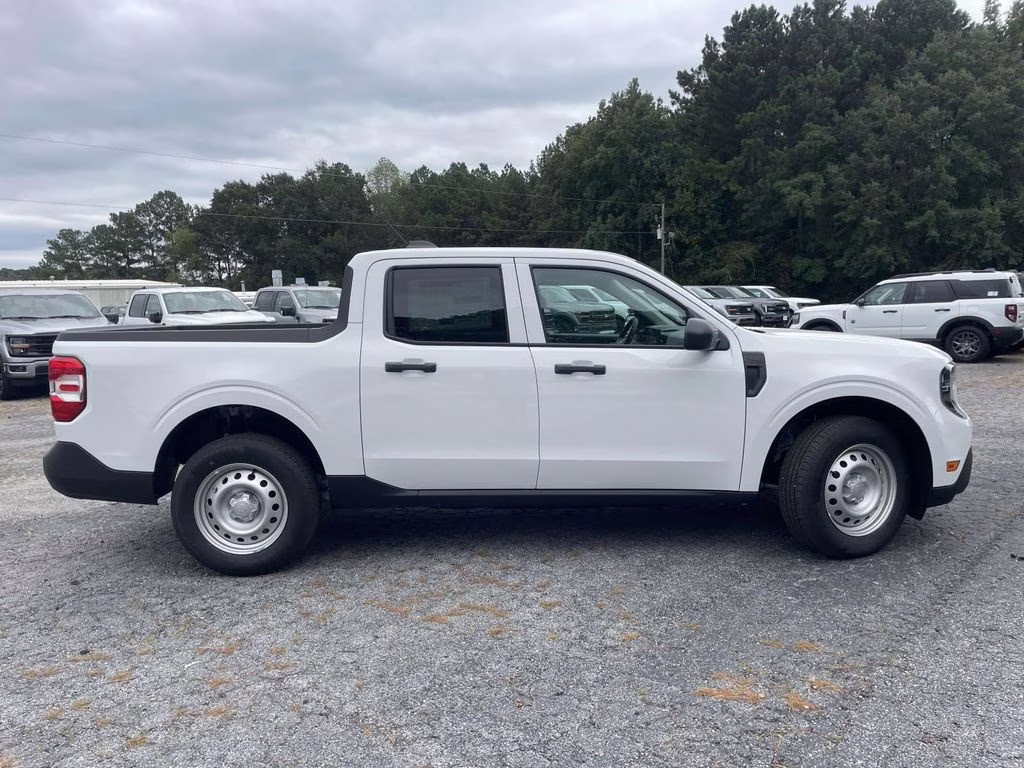 2025 Oxford White Ford Maverick XL FWD Truck