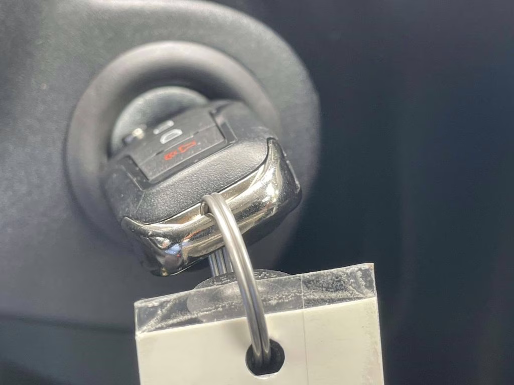 2025 Oxford White Ford Maverick XL FWD Truck