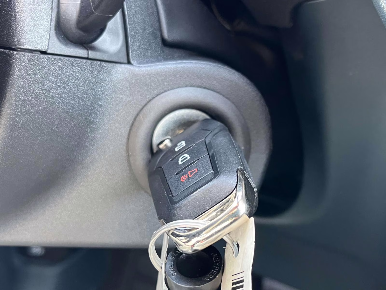 2025 Oxford White Ford Maverick XL FWD Truck