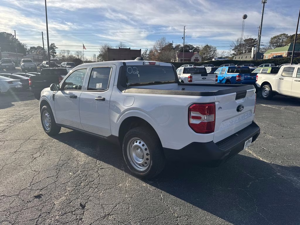 2025 Oxford White Ford Maverick XL FWD Truck
