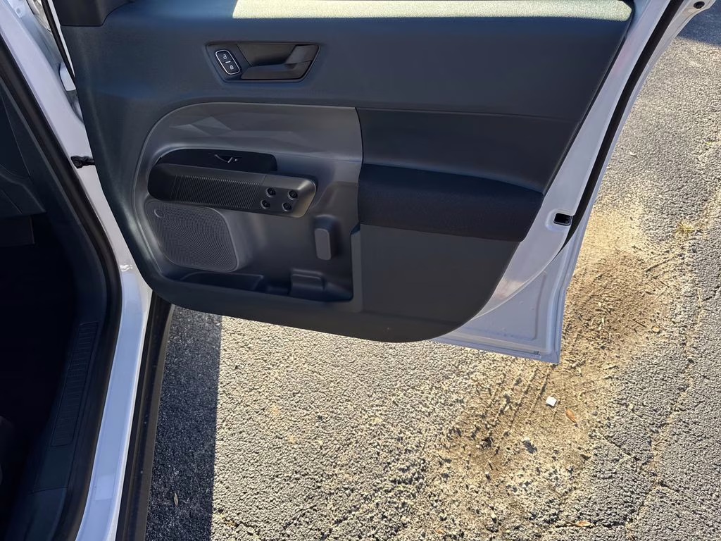 2025 Oxford White Ford Maverick XL FWD Truck