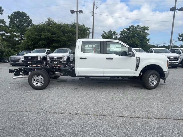 2025 Oxford White Ford Super Duty F-250 SRW XL 4X4 Truck