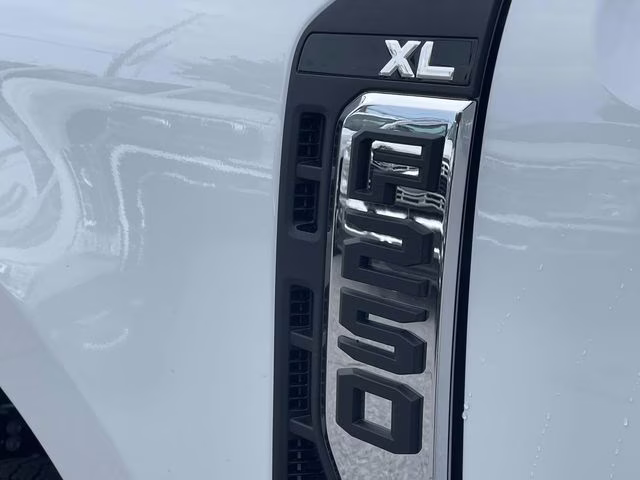 2025 Oxford White Ford Super Duty F-250 SRW XL 4X4 Truck