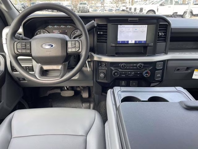 2026 Oxford White Ford Super Duty F-350 SRW XL RWD Chassis