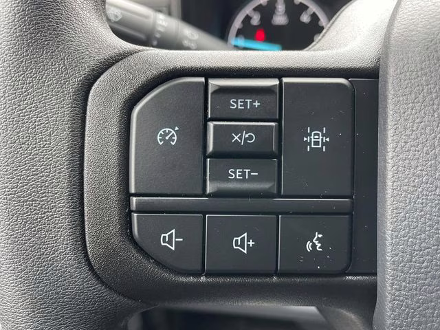 2026 Oxford White Ford Super Duty F-350 SRW XL RWD Chassis