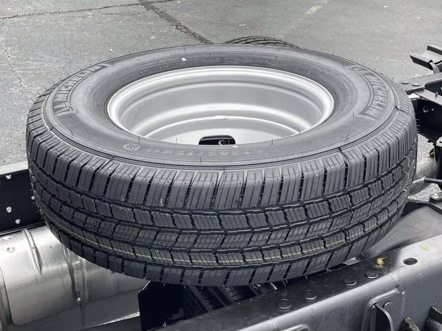 2026 Oxford White Ford Super Duty F-350 SRW XL RWD Chassis