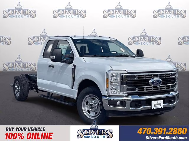 2026 Oxford White Ford Super Duty F-350 SRW XL RWD Chassis