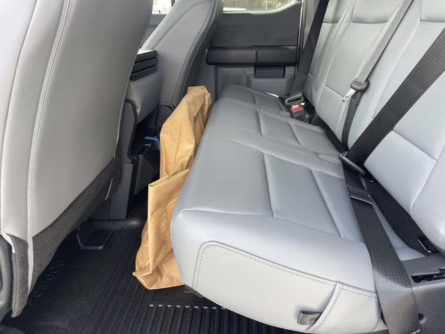 2026 Oxford White Ford Super Duty F-350 SRW XL RWD Chassis