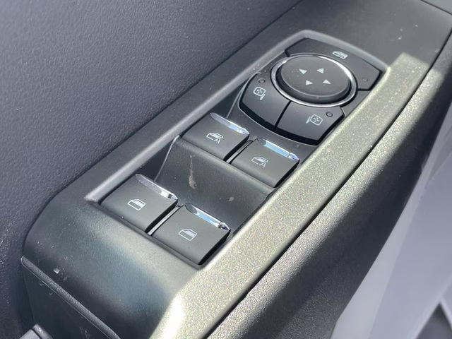 2026 Oxford White Ford Super Duty F-350 SRW XL RWD Chassis