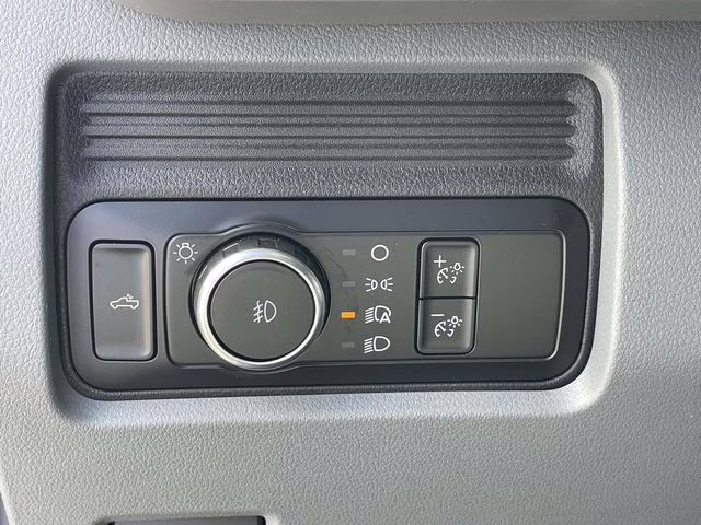 2026 Oxford White Ford Super Duty F-350 SRW XL RWD Chassis