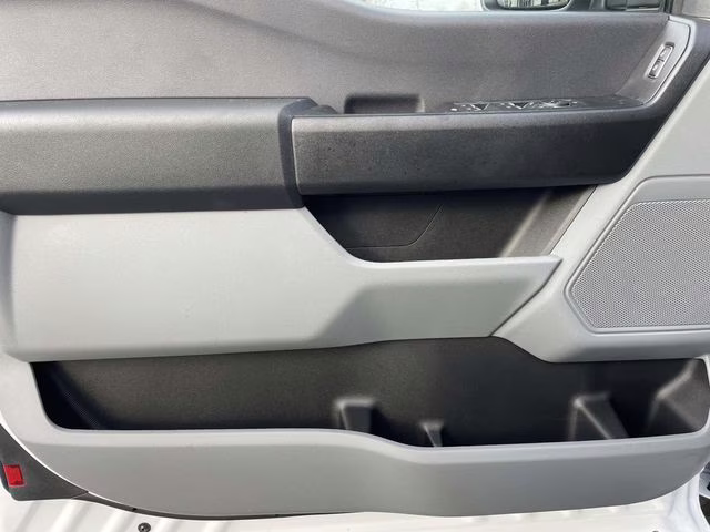 2026 Oxford White Ford Super Duty F-350 SRW XL RWD Chassis