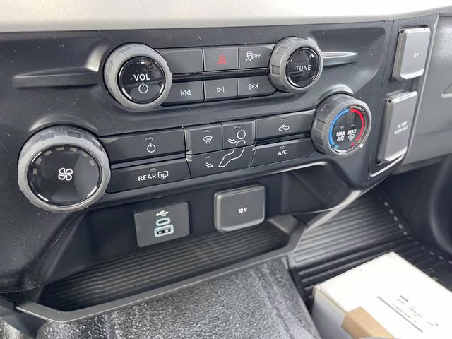 2026 Oxford White Ford Super Duty F-350 SRW XL RWD Chassis