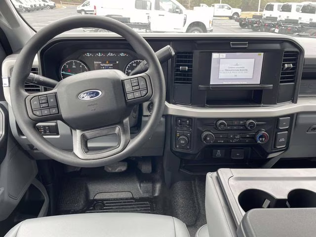 2026 Oxford White Ford Super Duty F-350 SRW XL 4X4 Chassis