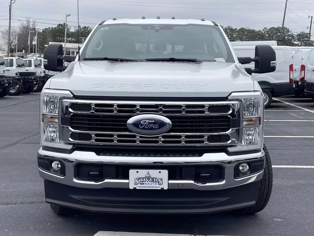 2026 Oxford White Ford Super Duty F-350 SRW XL 4X4 Chassis