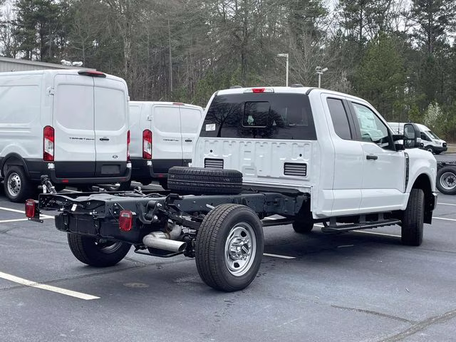 2026 Oxford White Ford Super Duty F-350 SRW XL 4X4 Chassis
