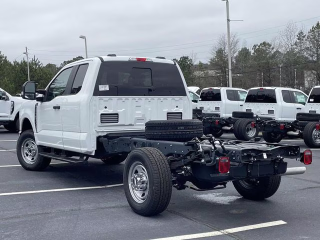 2026 Oxford White Ford Super Duty F-350 SRW XL 4X4 Chassis