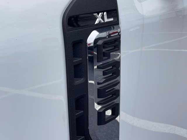 2026 Oxford White Ford Super Duty F-350 SRW XL 4X4 Chassis